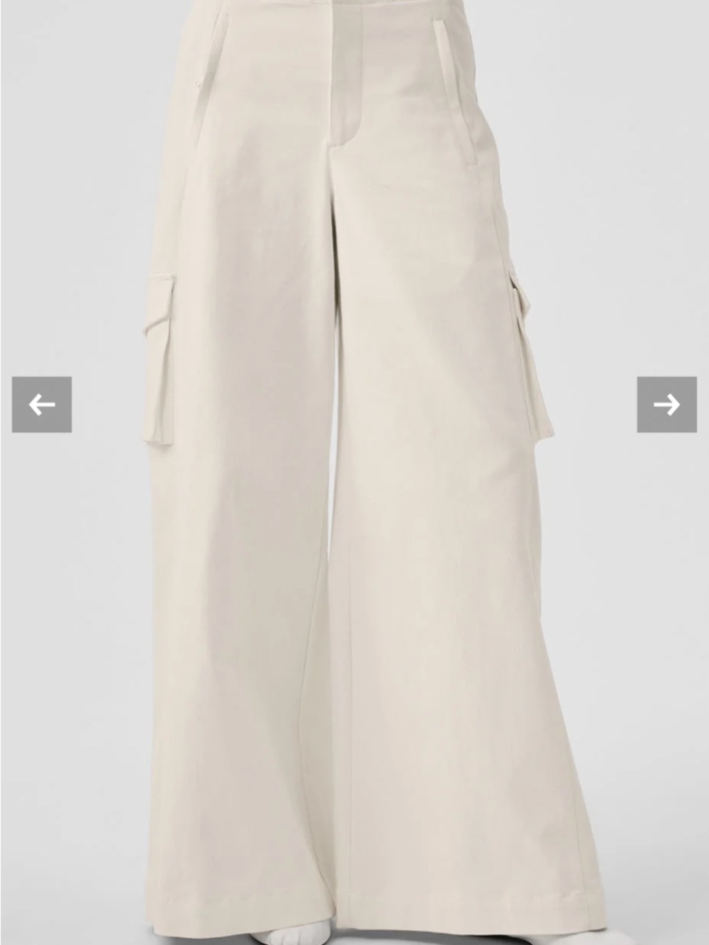 ALO Yoga Wide-Leg Cargo Pants in Cream
